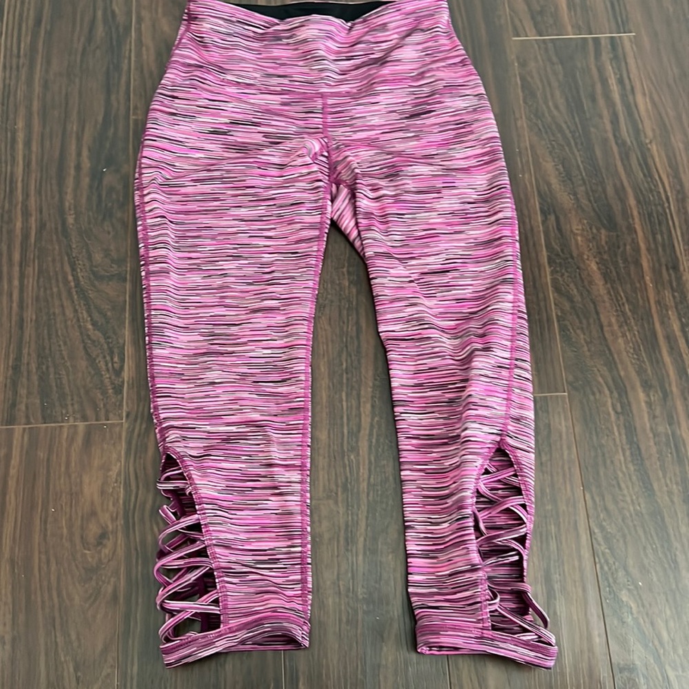 ideology women’s xs pink capri active pants with side cross cross leg design